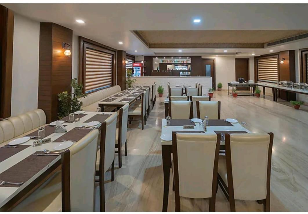 Hotel Agra Grande By Goyal Hoteliers Buitenkant foto