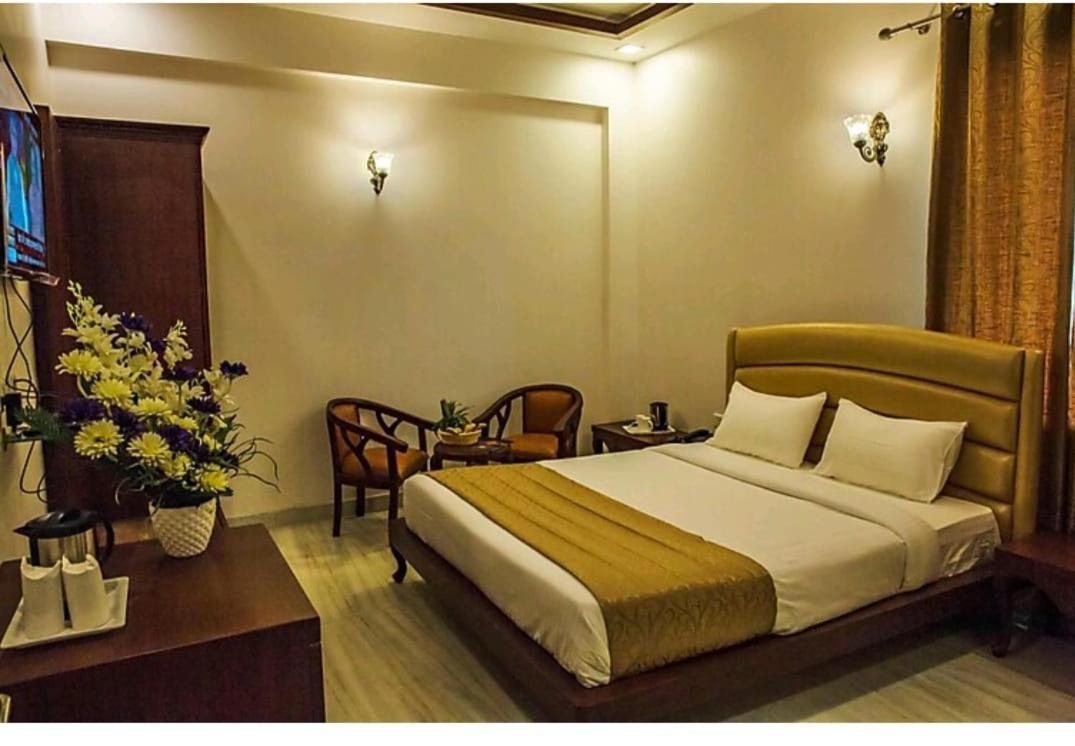 Hotel Agra Grande By Goyal Hoteliers Buitenkant foto